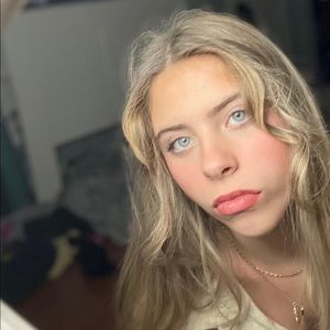 Meet your Posher, Lily